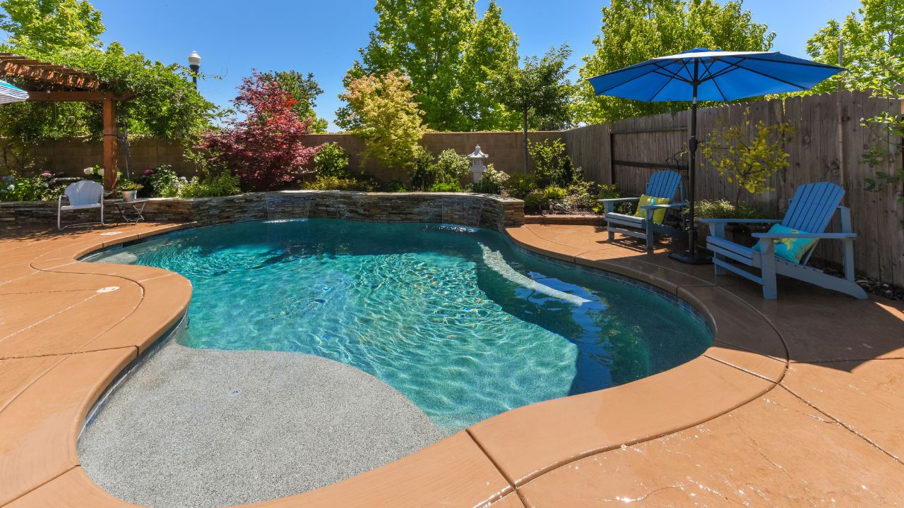Richardson Pool Service & Pool Cleaning